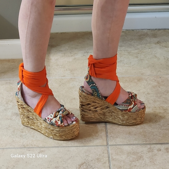 Lace up Wedge Sandle size 6. - Picture 3 of 12